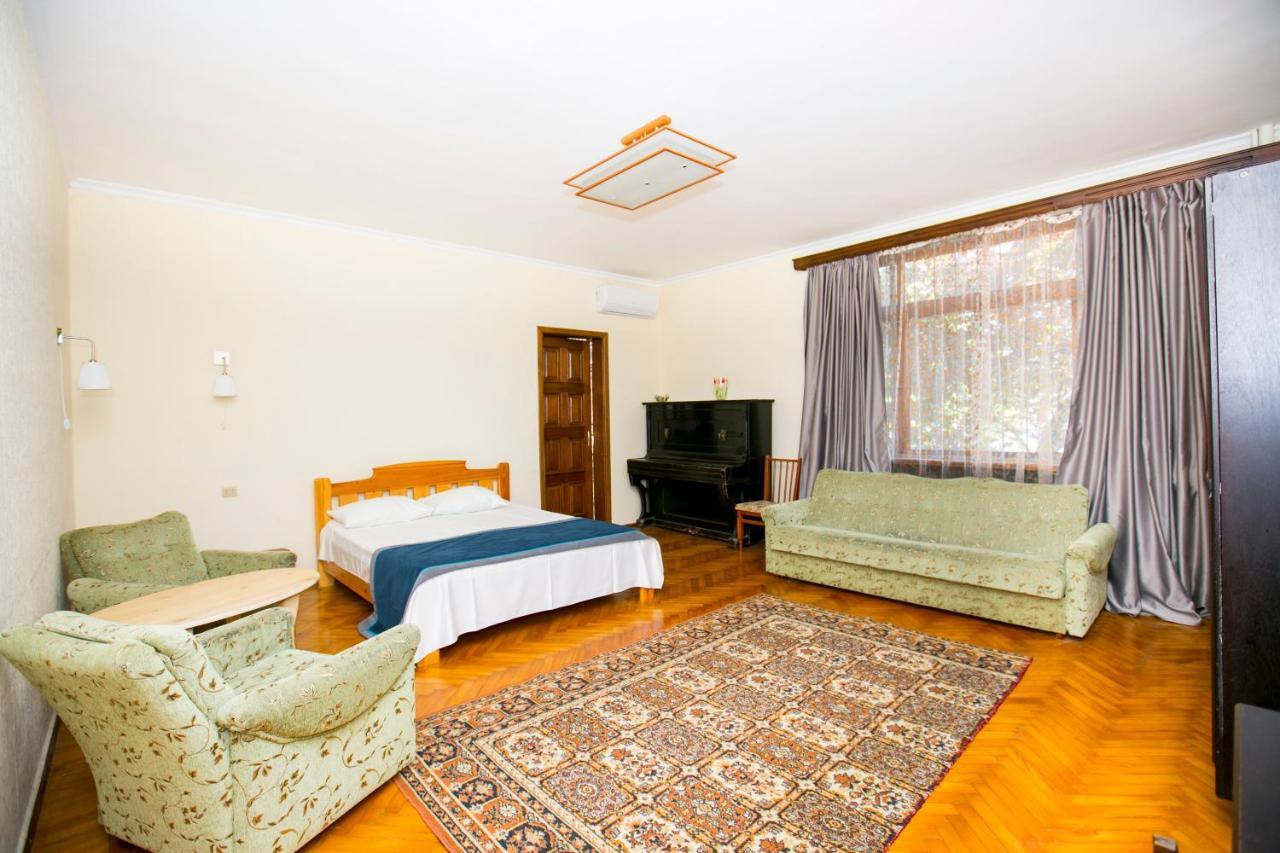 Guest House Lavr Гагра Экстерьер фото